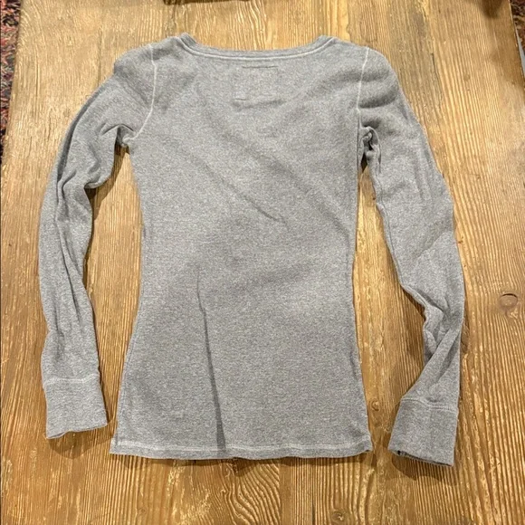 Abercrombie & Fitch Heather Gray Long Sleeve Henley - Picture 5 of 5
